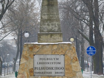 Naukowcy znad Pilicy (8) Tadeusz Seweryn, <p>pomnik Legionistów w Tomaszowie Mazowieckim</p>